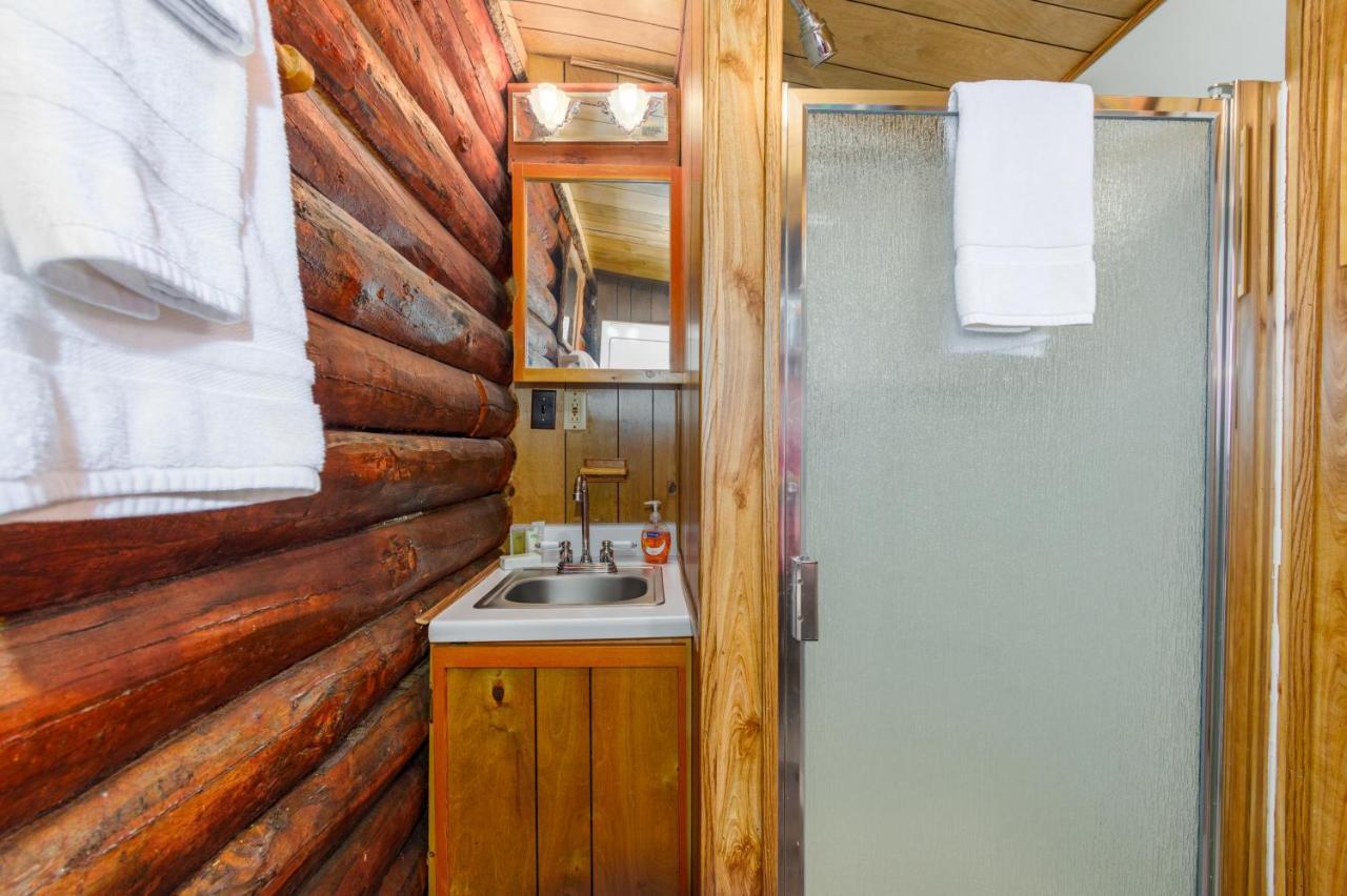 Alpine Meadows Log Cabin Girdwood Bagian luar foto