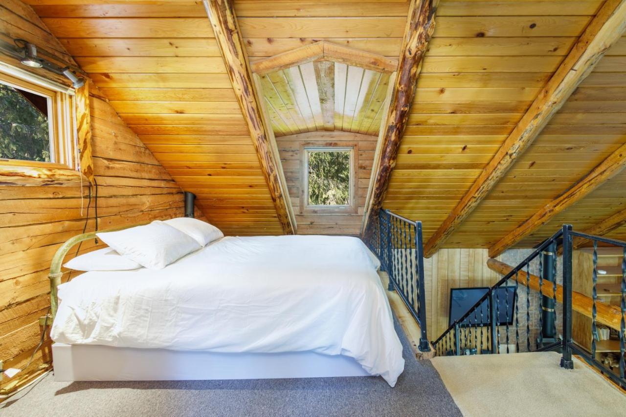 Alpine Meadows Log Cabin Girdwood Bagian luar foto