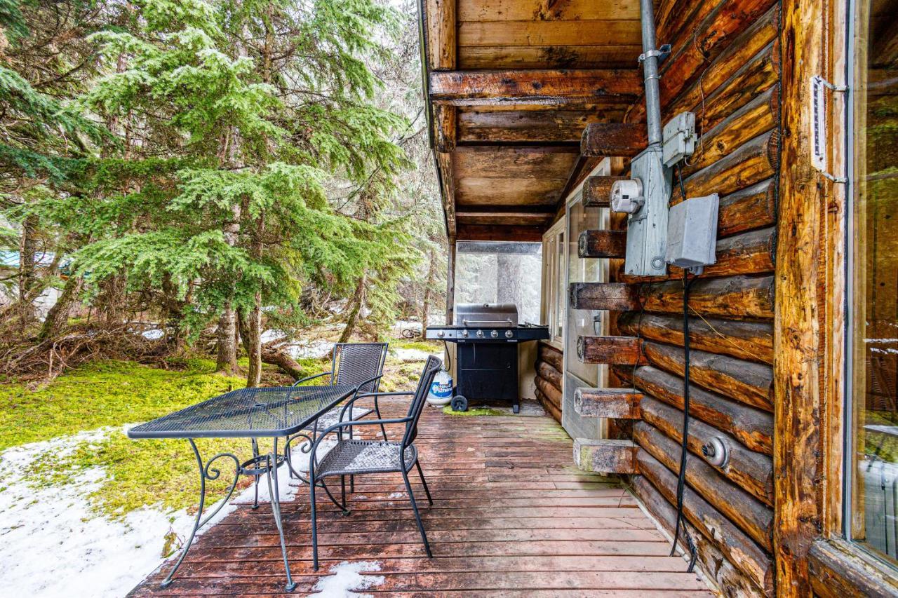 Alpine Meadows Log Cabin Girdwood Bagian luar foto